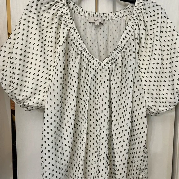 LOFT Black and White Patterned Blouse - Picture 5 of 5